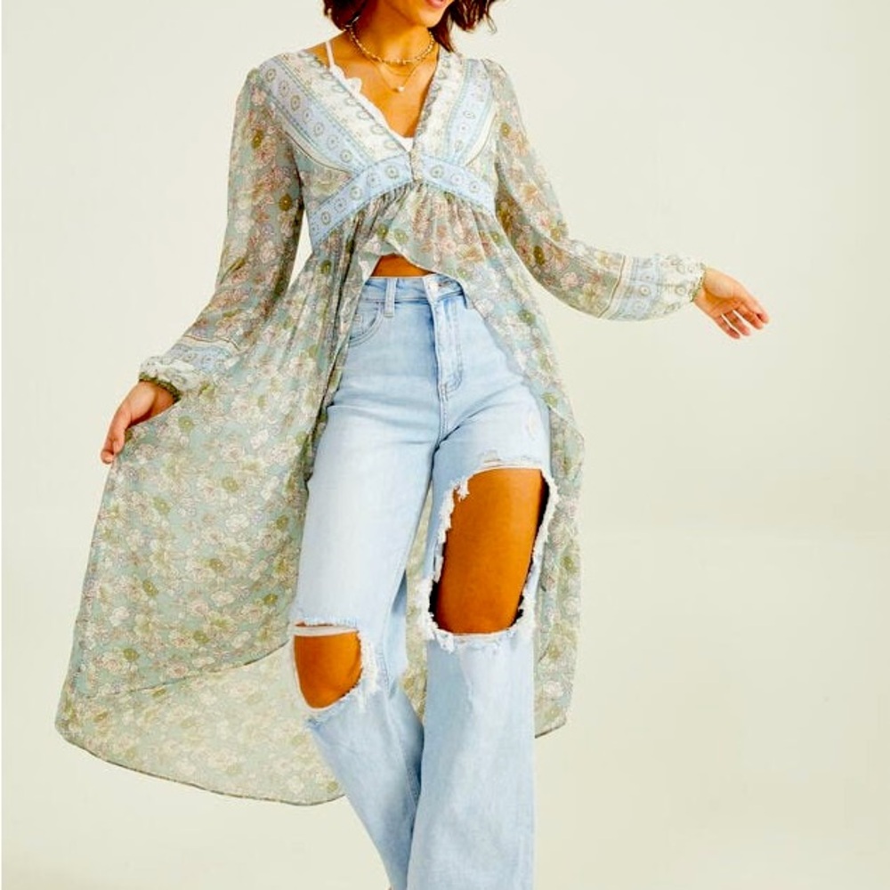 Never-worn Long Sleeve Button Chiffon Kimono
Color: SAGE-BLUE
Size: S
